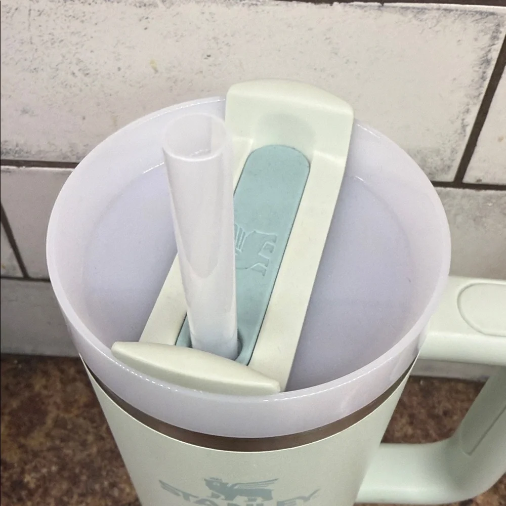 Stanley Mint Green Insulated Handle Tumbler - Picture 3 of 4